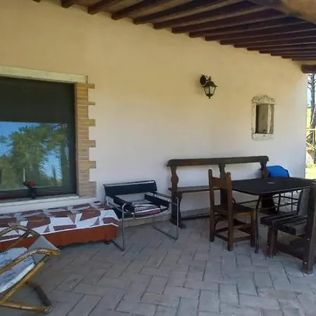 Casa Indipendente In Paese Con Giardino